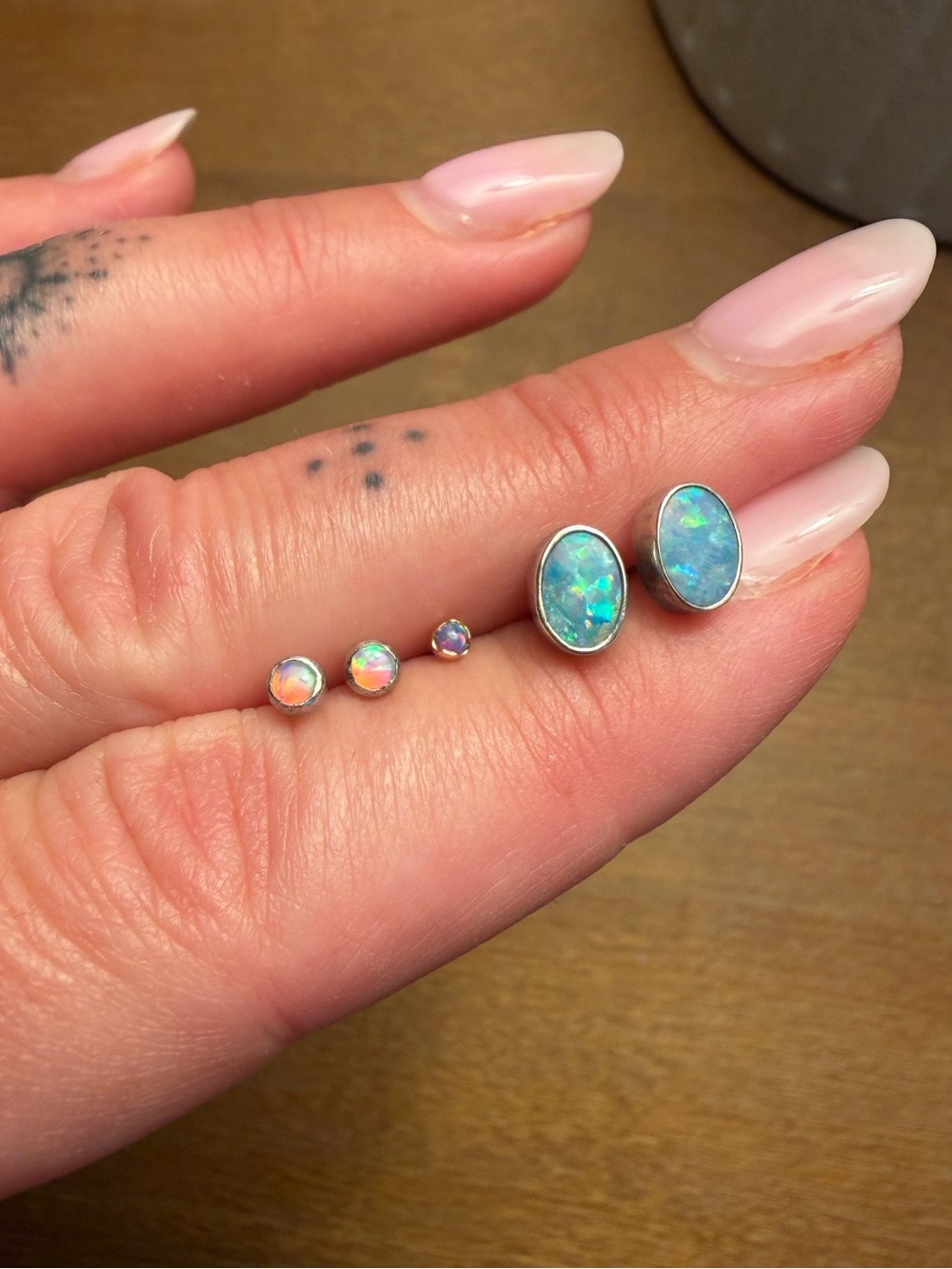 Opal studs - Picture 3 of 3